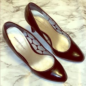 Women’s black pump